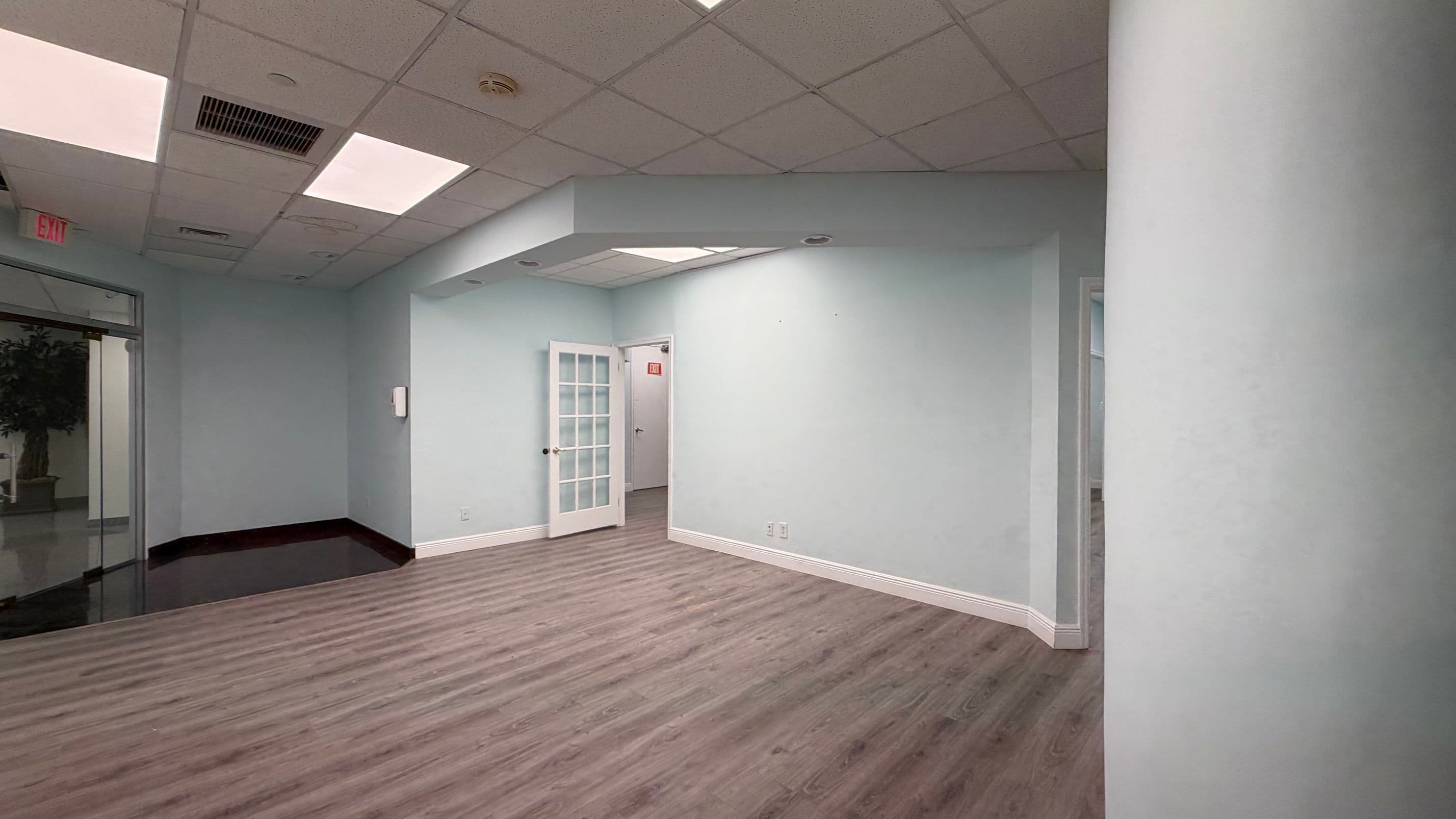 Unit 200 — medical space — thumbnail 2