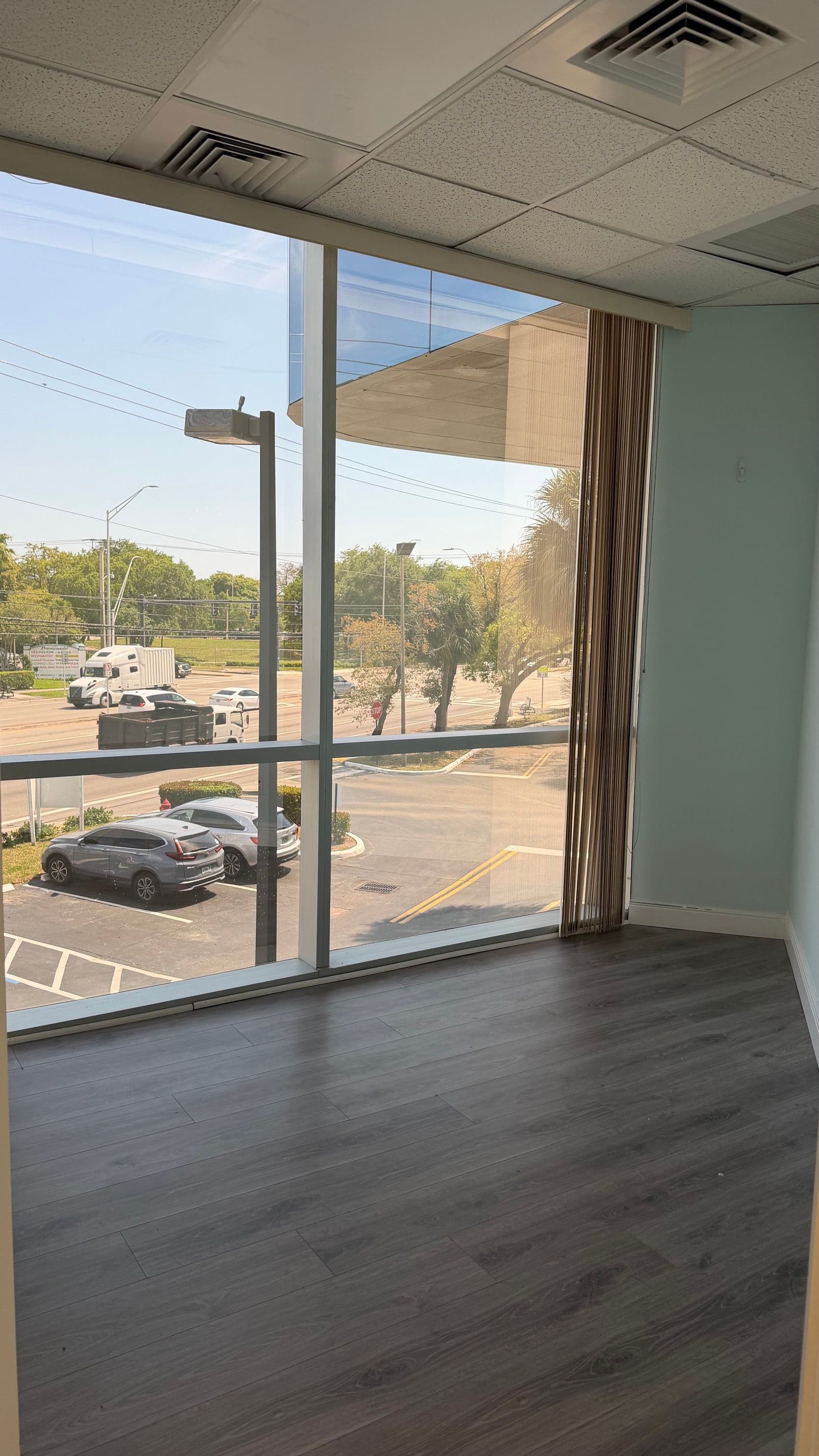 Unit 200 — medical space — thumbnail 7