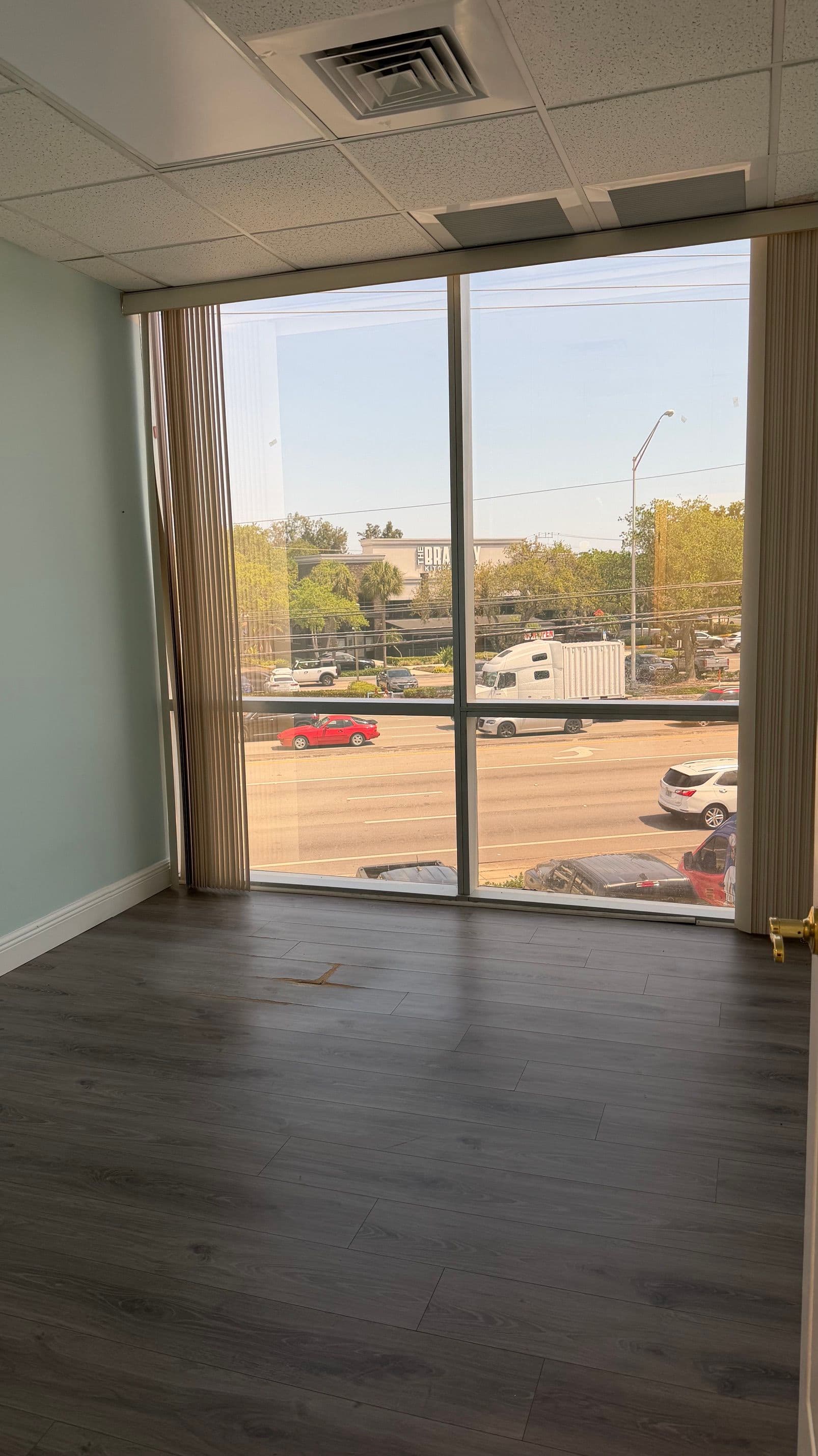 Unit 200 — medical space — thumbnail 6