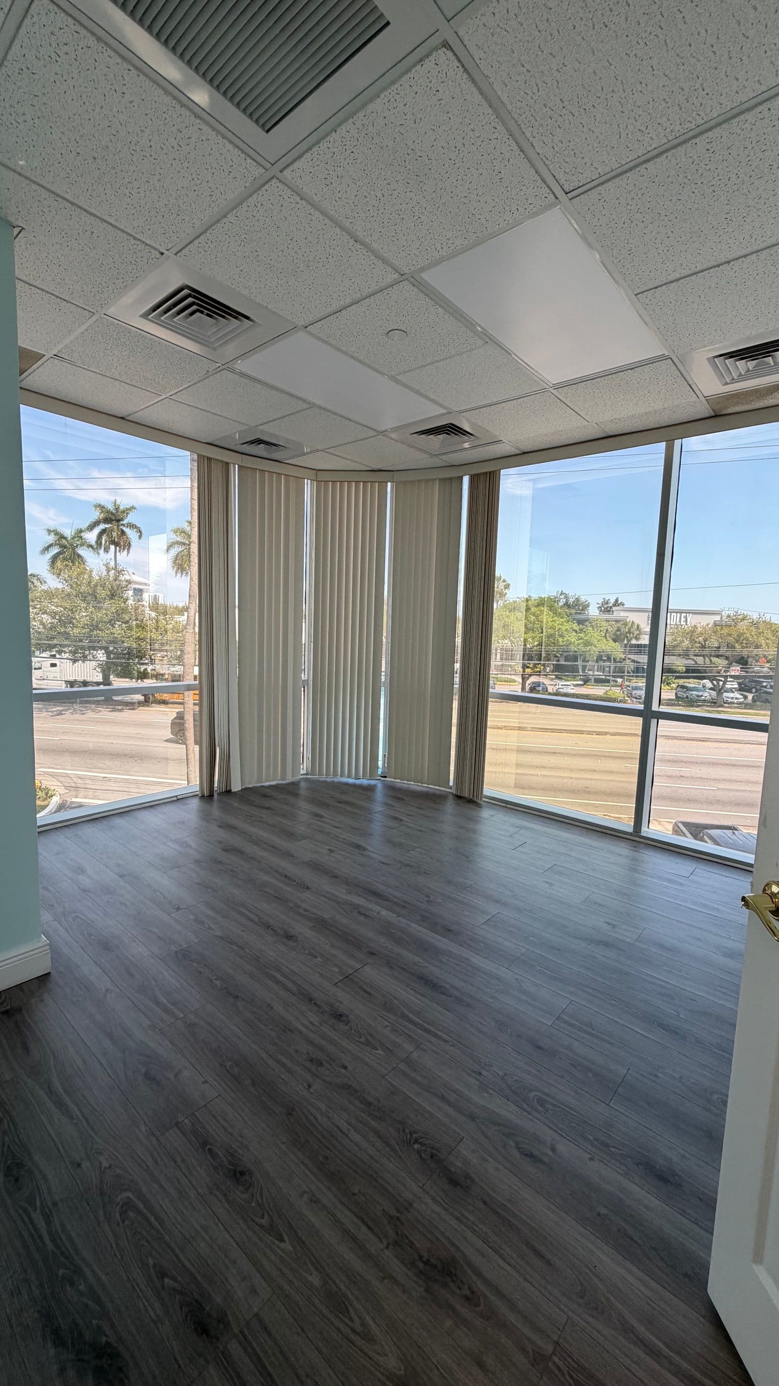 Unit 200 — medical space — thumbnail 9