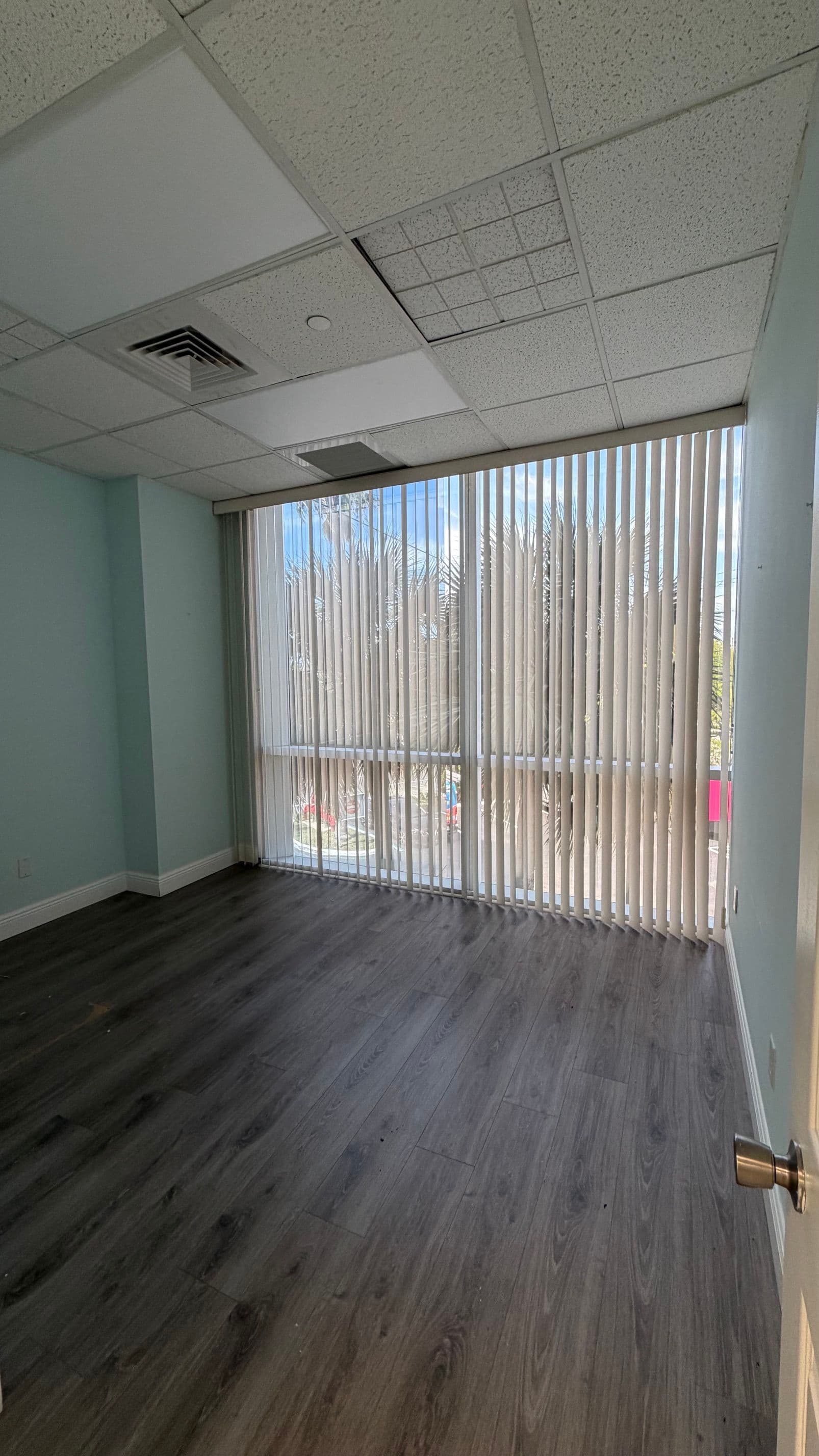 Unit 200 — medical space — thumbnail 8