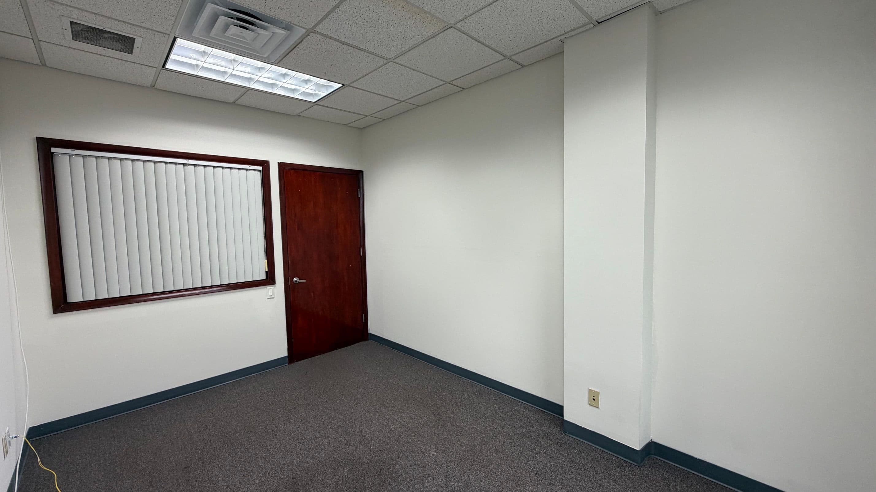 Unit 523 — office space — thumbnail 4